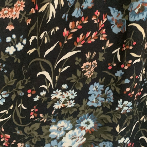 Loft Floral Shell - Picture 5 of 6